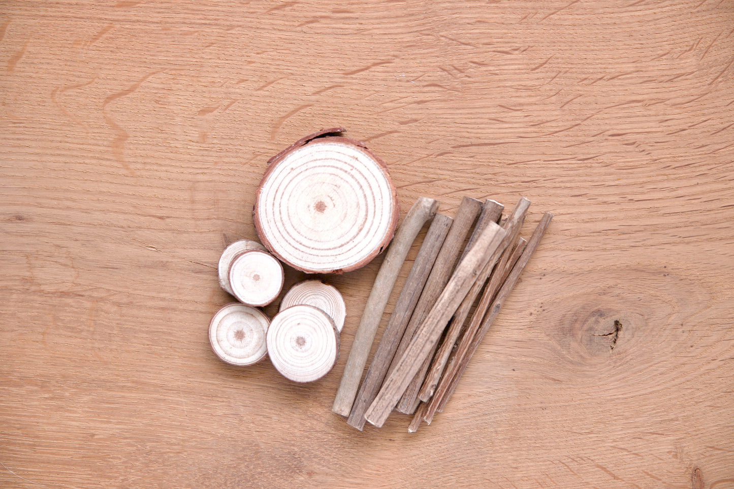 Bâtonnets et disques en bois
